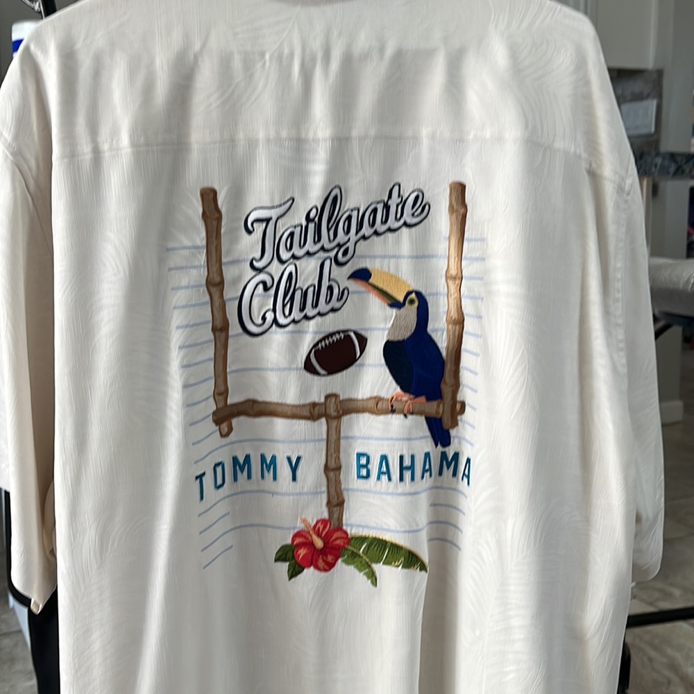 Mint condition Tommy Bahamas button downs